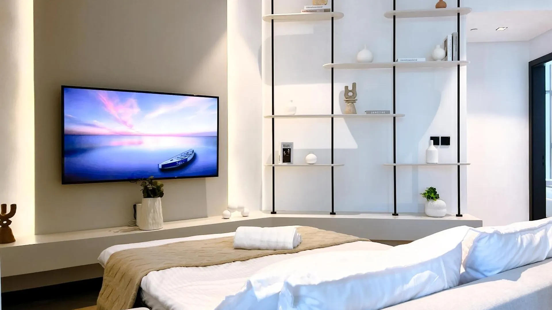 Brand New Luxury 2-Bedroom Apartment With Sofa-Bed Dubai