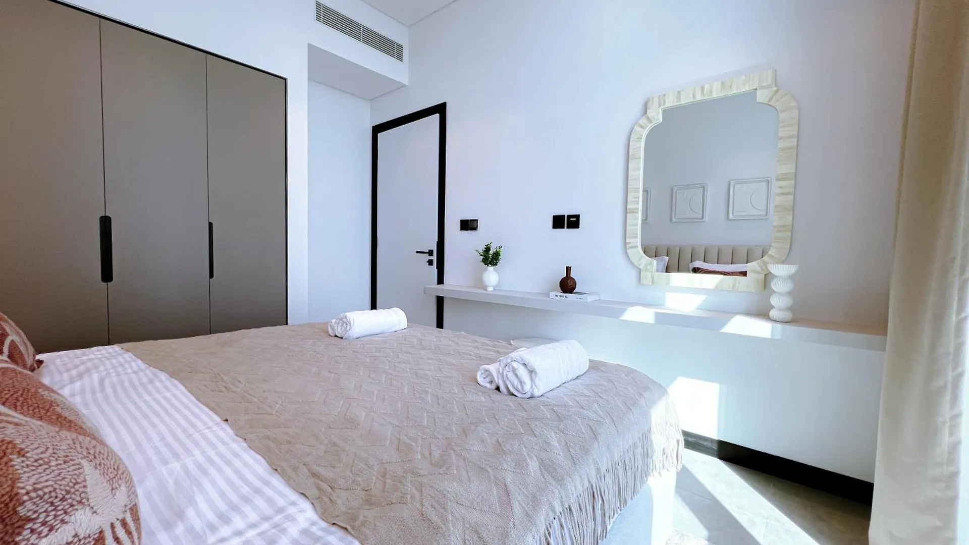 Brand New Luxury 2-Bedroom Apartment With Sofa-Bed Dubai