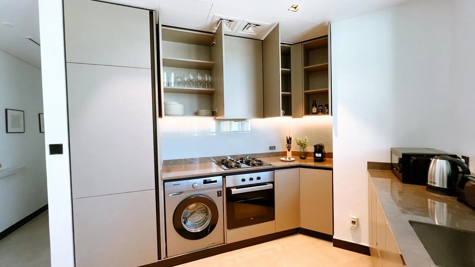Brand New Luxury 2-Bedroom Apartment With Sofa-Bed Dubai