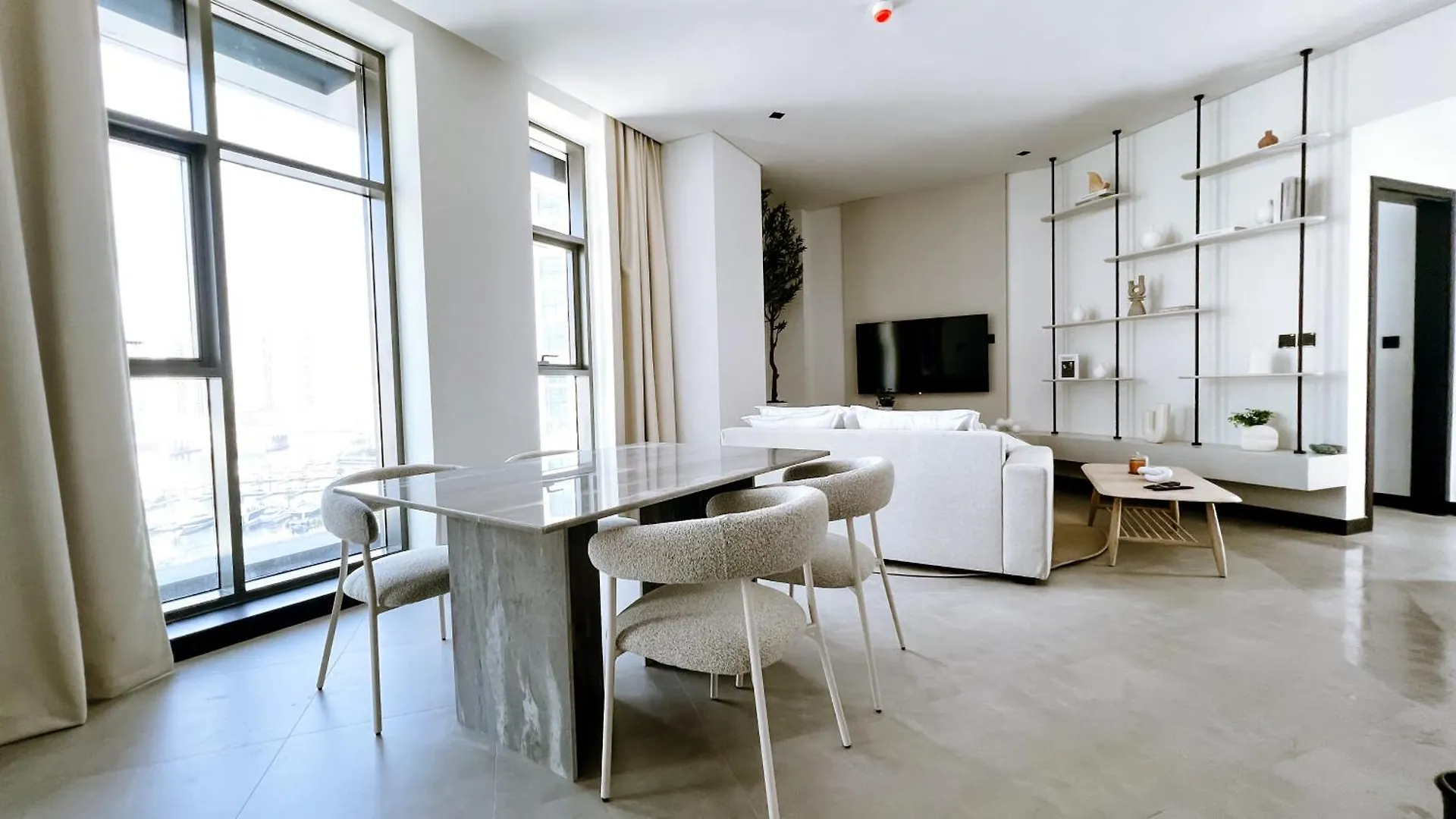 Brand New Luxury 2-Bedroom Apartment With Sofa-Bed Dubai