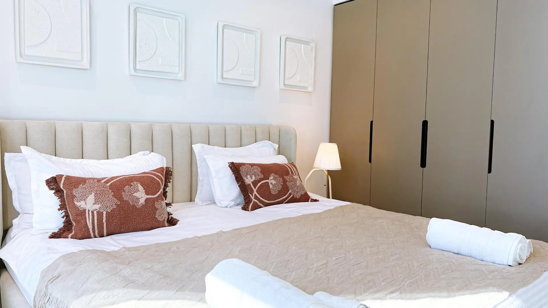 Brand New Luxury 2-Bedroom Apartment With Sofa-Bed Dubai