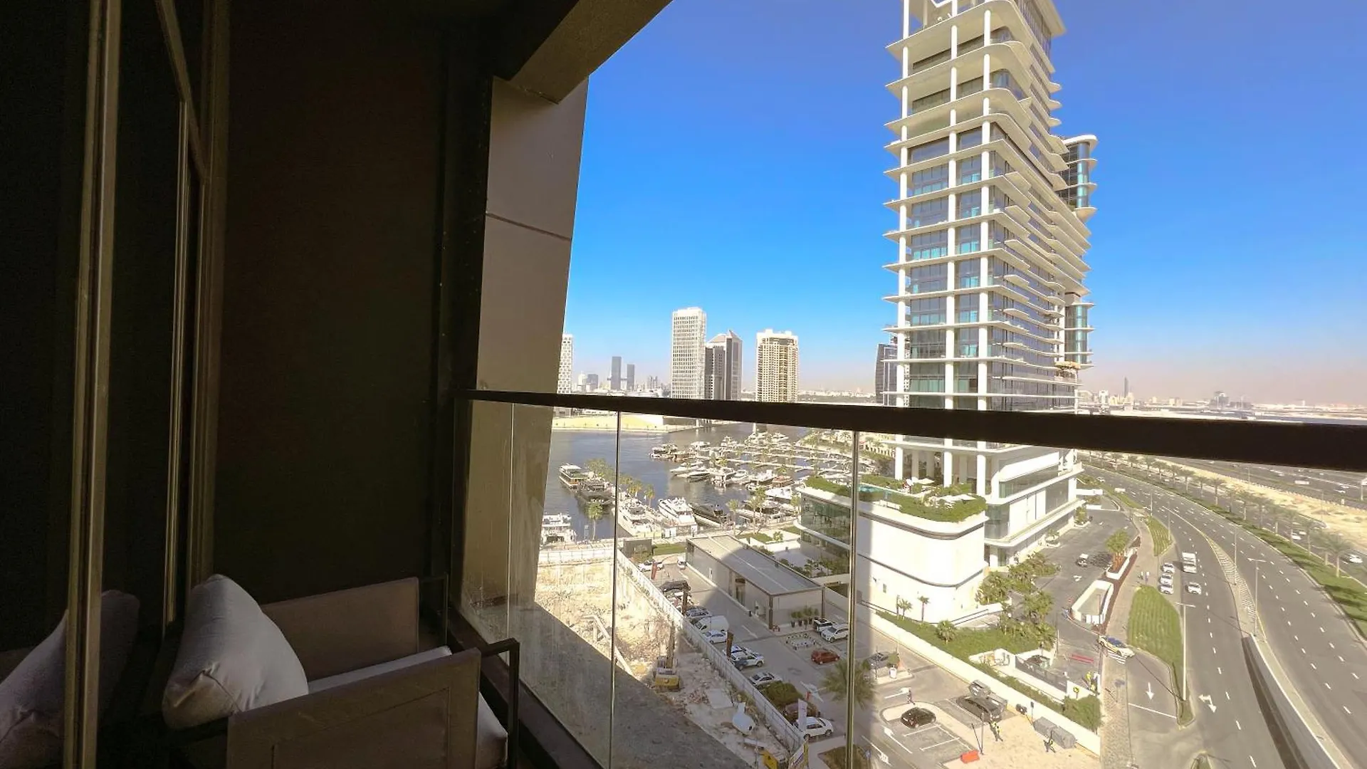 Brand New Luxury 2-Bedroom Apartment With Sofa-Bed Dubai
