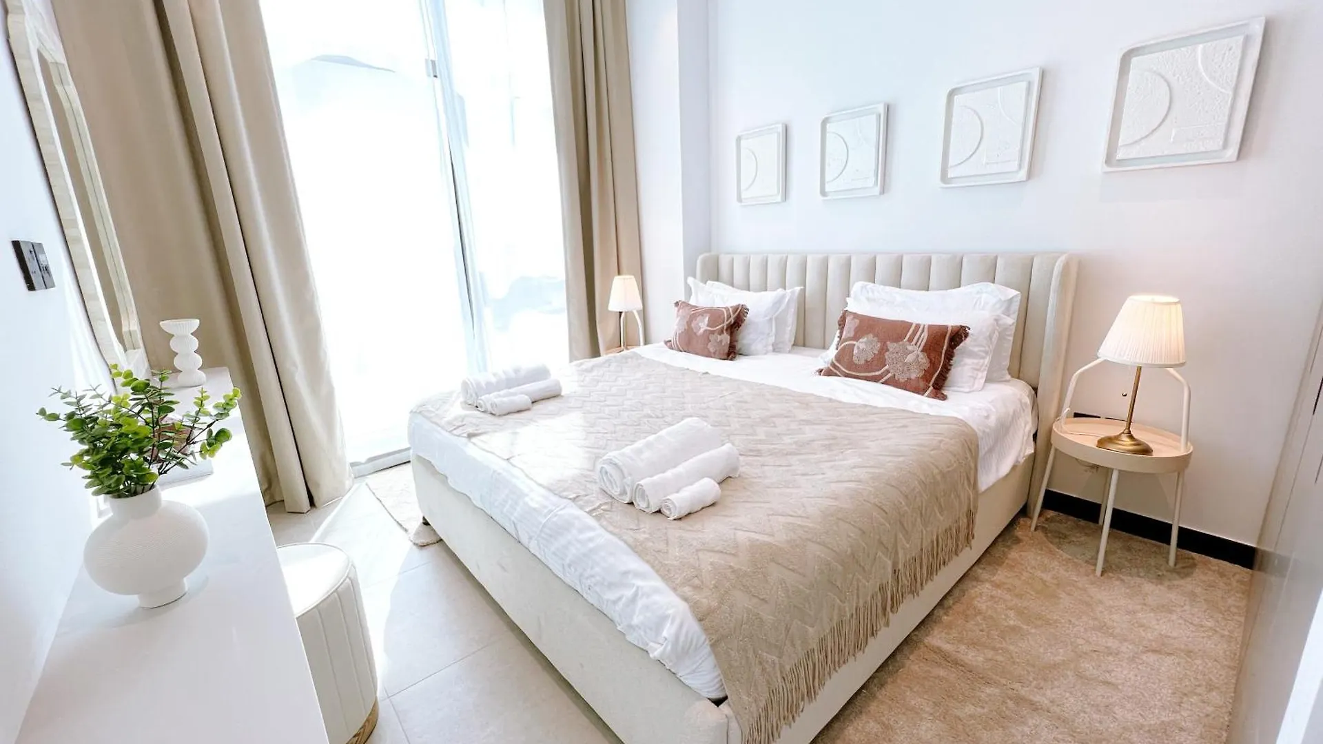 Brand New Luxury 2-Bedroom Apartment With Sofa-Bed Dubai