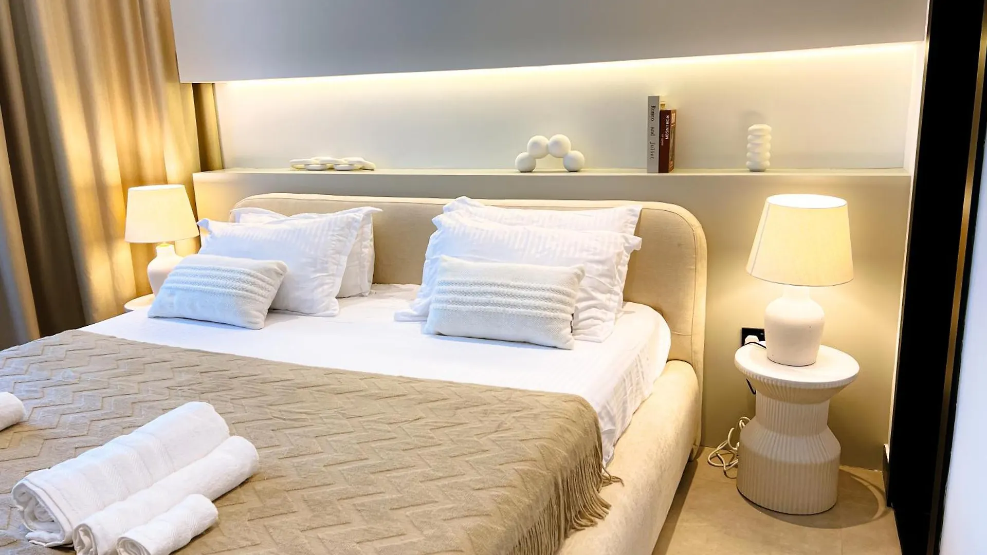 Brand New Luxury 2-Bedroom Apartment With Sofa-Bed Dubai